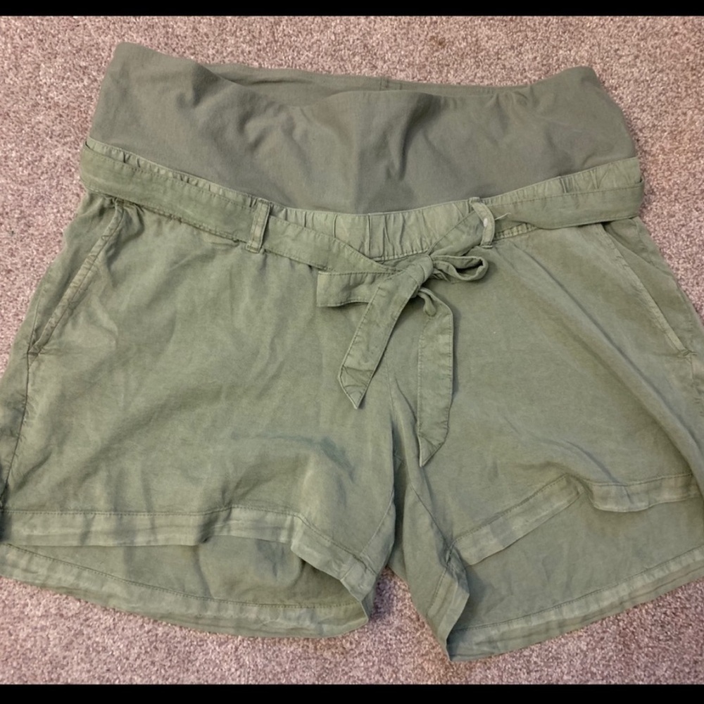 NWT H&M Green maternity shorts size large